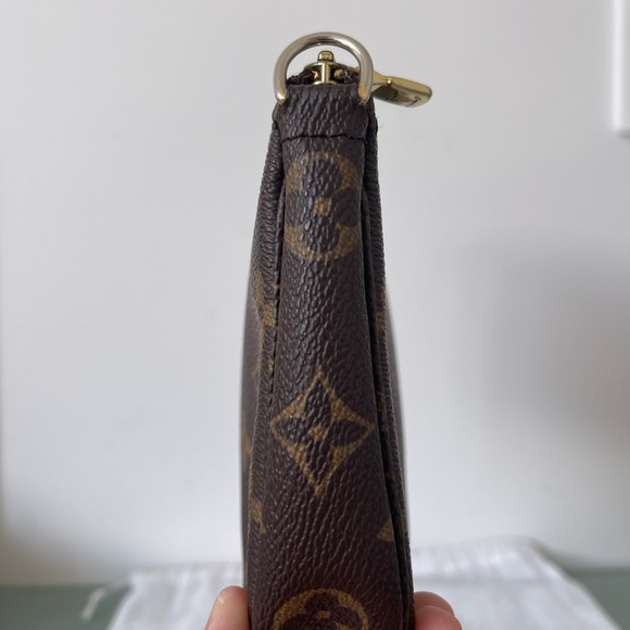 LOUIS VUITTON VINTAGE MONOGRAM POCHETTE ACCESSOIRES - Picture 3 of 12